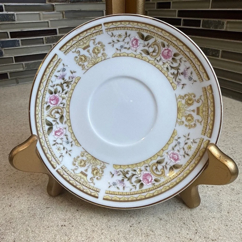 VTG Wallace Heritage Daphne Saucers 2pc Set Fine China Porcelain Floral Gold Rim